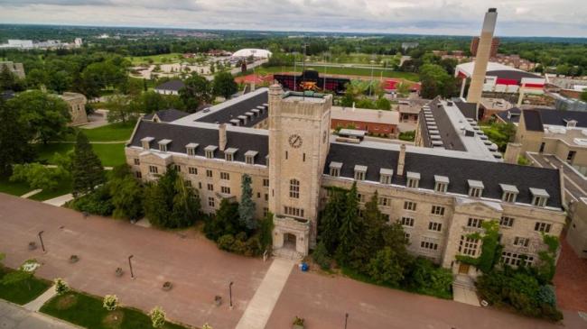 贵湖大学(university of guelph)是一所大型公立大学,成立于